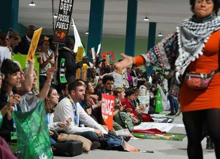 Protestan activistas en cumbre climática