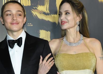 La familia Jolie-Pitt en los Governors Awards: Angelina y Knox