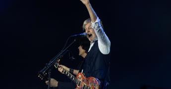 Paul McCartney cierra el Corona Capital con clásicos inolvidables