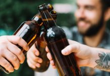 Beneficios y riesgos del consumo de cerveza para la salud