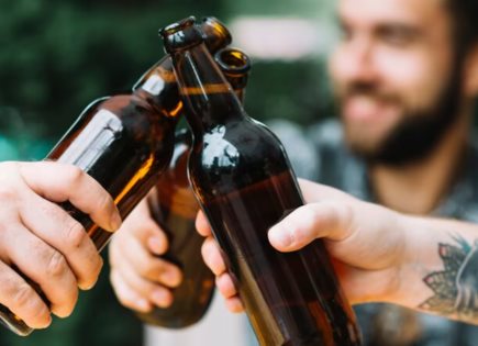 Beneficios y riesgos del consumo de cerveza para la salud