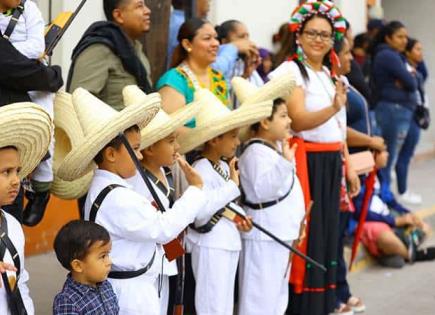 Celebran desfile revolucionario