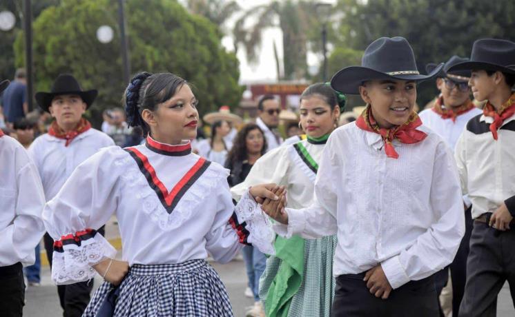 Fotos | Miles participan en desfiles revolucionarios en SLP, Pozos y Soledad