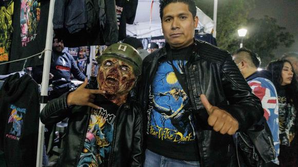 Fans desafían frío y lluvia para ver a Iron Maiden en CDMX