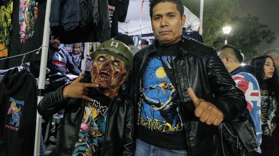 Fans desafían frío y lluvia para ver a Iron Maiden en CDMX