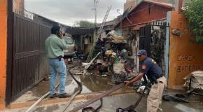 Video | Arde una vivienda cerca de avenida Salk; no se reportan heridos