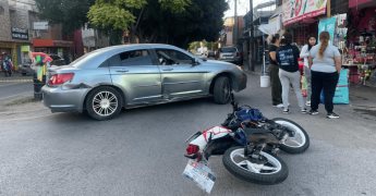 Motociclista lesionado en choque con automóvil en avenida Muñoz