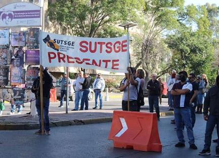 Protesta del SUTSGE desquicia la vialidad