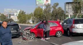 Fotos | Choque múltiple en Salvador Nava provoca caos