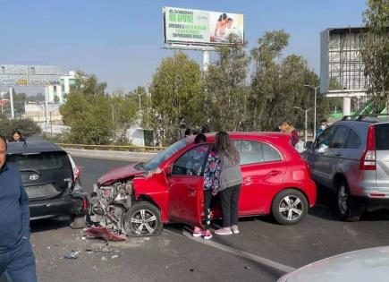 Fotos | Choque múltiple en Salvador Nava provoca caos