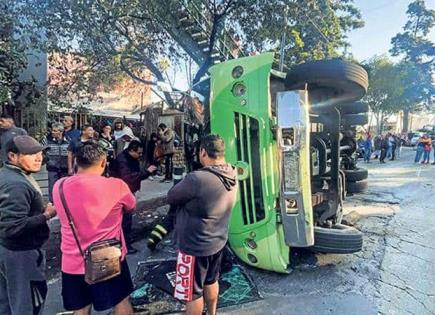 Aparatosos choques de unidades de transporte