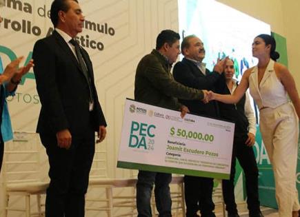 Gobierno sí cumple con pago de becas del PECDA