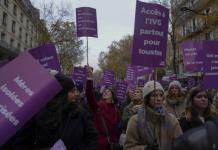 Manifestación en París contra la violencia de género y feminicidios