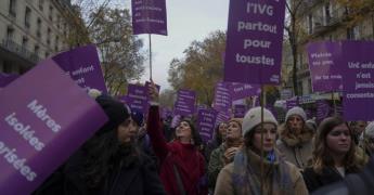 Manifestación en París contra la violencia de género y feminicidios