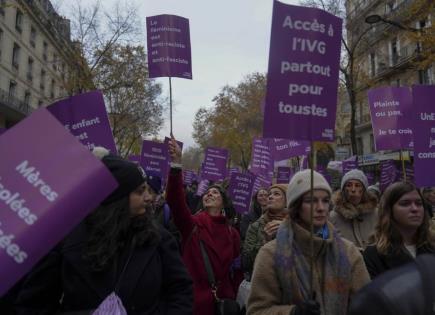 Manifestación en París contra la violencia de género y feminicidios