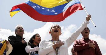 Opositora venezolana llama a protesta masiva en diciembre tras ser acusada de traición a la patria