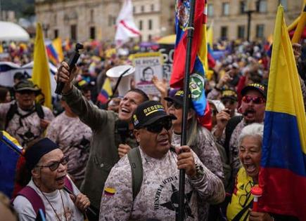 Colombianos salen a las calles para protestar