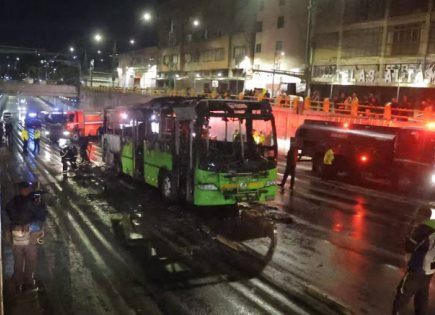 Incendio de una unidad de RTP en Ciudad de México