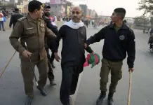 Protesta y suspensi&oacute;n de servicios en Pakist&aacute;n por apoyo a Imran Khan