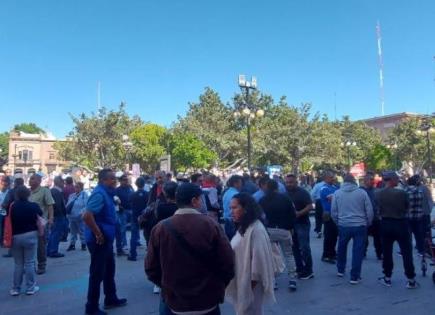 Video | Policías jubilados se manifiestan en Plaza de Armas