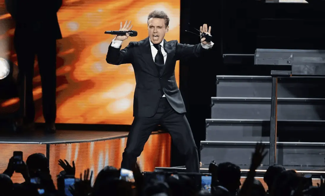 Luis Miguel, hospitalizado tras operación cardíaca