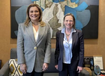 Reunión entre María Eugenia Campos Galván y Embajadora de Francia en Chihuahua