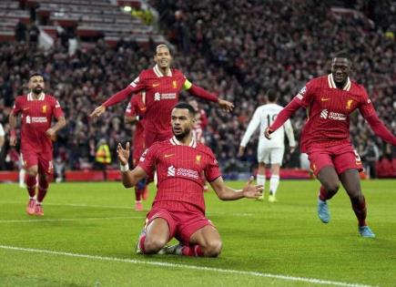 El Madrid sucumbe en Anfield y se aleja de los octavos