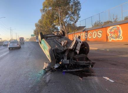 Choque y volcadura sin lesionados en el Circuito del Potosí