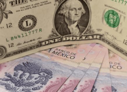 Peso avanza ligeramente mientras mercados globales enfrentan pérdidas