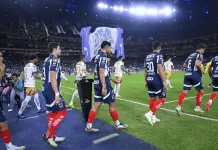 La afici&oacute;n de Monterrey recibe con tifo premio al duelo ante pumas