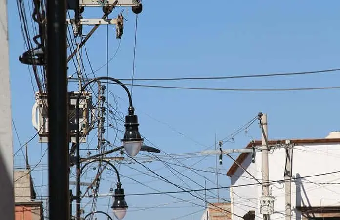 Postes en obras de San Miguelito siguen sin retirarse