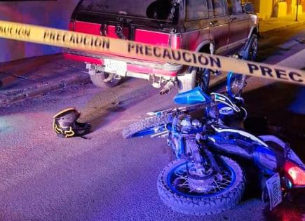 Fallece motociclista; choca contra camioneta Fallece motociclista; choca contra camioneta