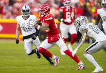 Los Chiefs aseguran su décima clasificación a playoffs con victoria sobre los Raiders