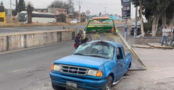 Fuerte choque con volcadura en carretera a Matehuala