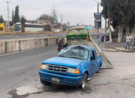 Fuerte choque con volcadura en carretera a Matehuala