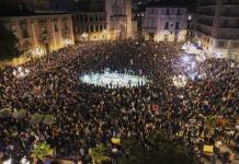 Marcha en Valencia por renuncia de presidente regional tras inundaciones