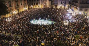 Marcha en Valencia por renuncia de presidente regional tras inundaciones