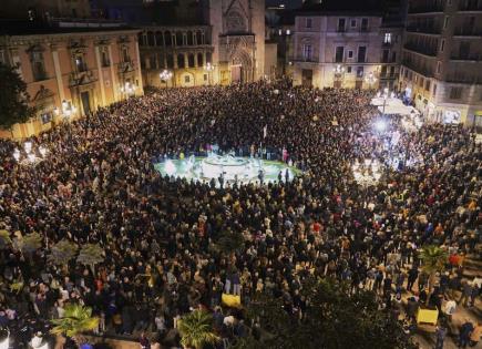 Marcha en Valencia por renuncia de presidente regional tras inundaciones