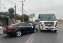 Ri&ntilde;a en antro desata persecuci&oacute;n y embestida en la carretera 57