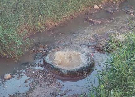 Sigue contaminación directa de aguas negras al arroyo de la URSEHN