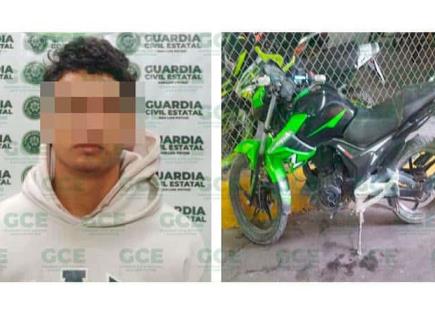 Joven se paseaba en motocicleta hurtada