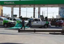 Trailero derriba poste en carretera a Rioverde y Quintas de la Hacienda