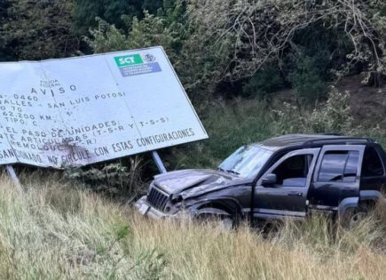 Vehículo termina fuera del camino tras accidente en la Valles-Ríoverde