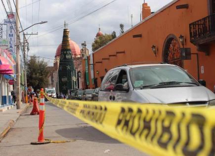 Acaparan burócratas estacionamientos alrededor de alcaldía en Pozos