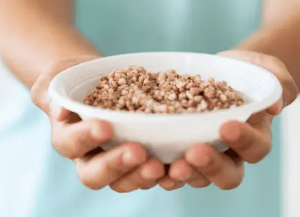 Beneficios de la quinoa en la dieta: fibra, proteína y nutrientes clave
