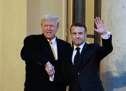 Donald Trump y Emmanuel Macron: El apretón de manos en París