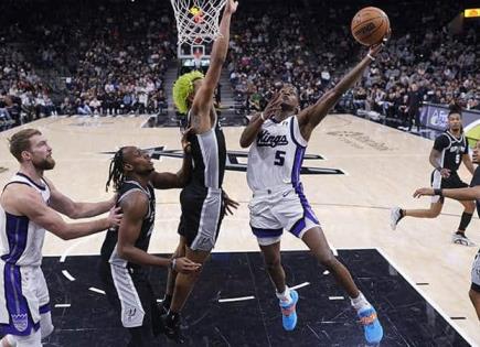 Kings arrolla a los Spurs