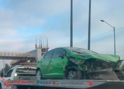 Choque en la carretera 57 en Villa de Pozos deja solo daños materiales