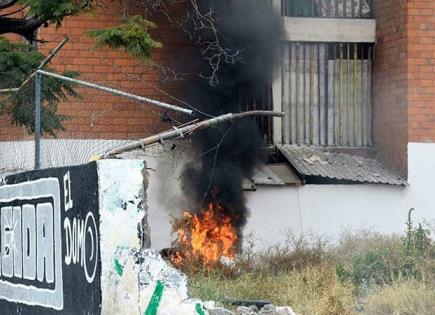 Vecinos controlan fuego en un baldío