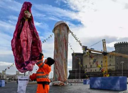 Escultura Vagina en Nápoles: Arte Urbano y Feminismo